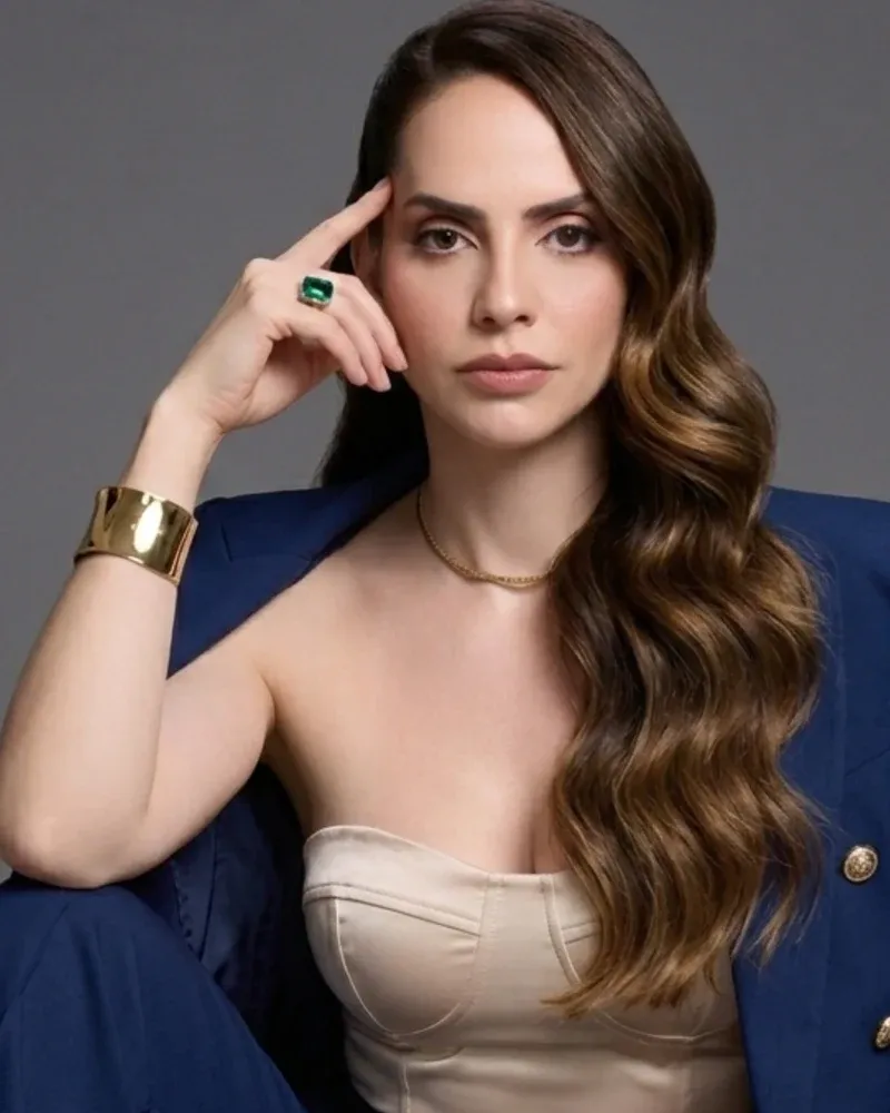 Dra. Karinne Vargas — retrato editorial